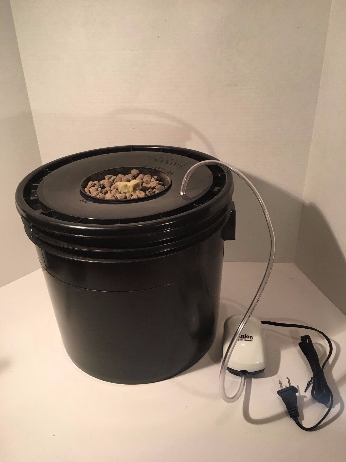 Complete Hydroponic System - 1 Site DWC Hydroponic Grow Kit - Bubble Bucket