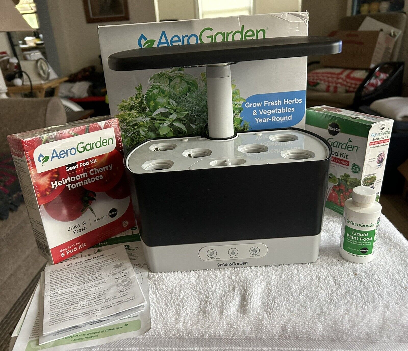Aerogarden 100690 BLK Hydroponic Home Garden Led Light -With Box plant food etc